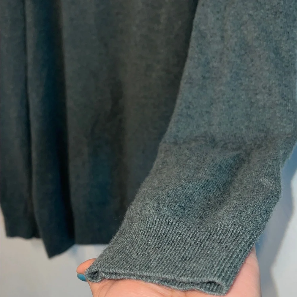 Jos. A. Bank V-Neck 100% Cashmere Sweater